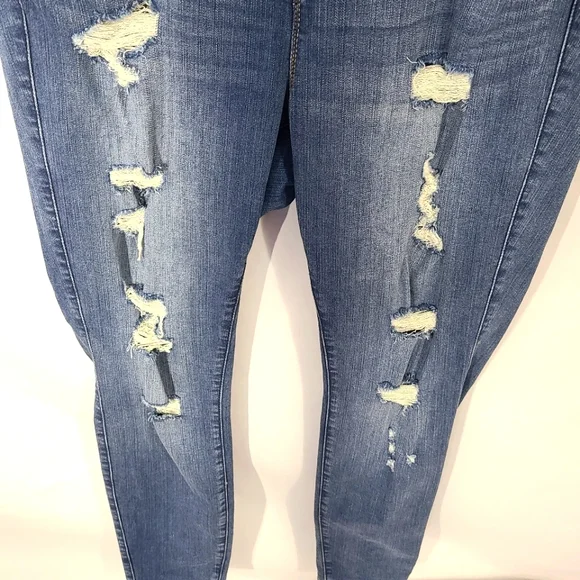 Torrid Women's Size 18R Bombshell Skinny Blue Jeans Pants Casual Street Wear - Picture 5 of 8